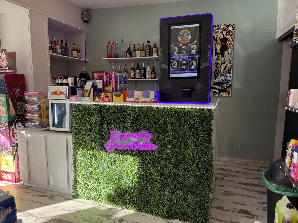 Distributeur automatique Street-Box installé en commerce vue 1