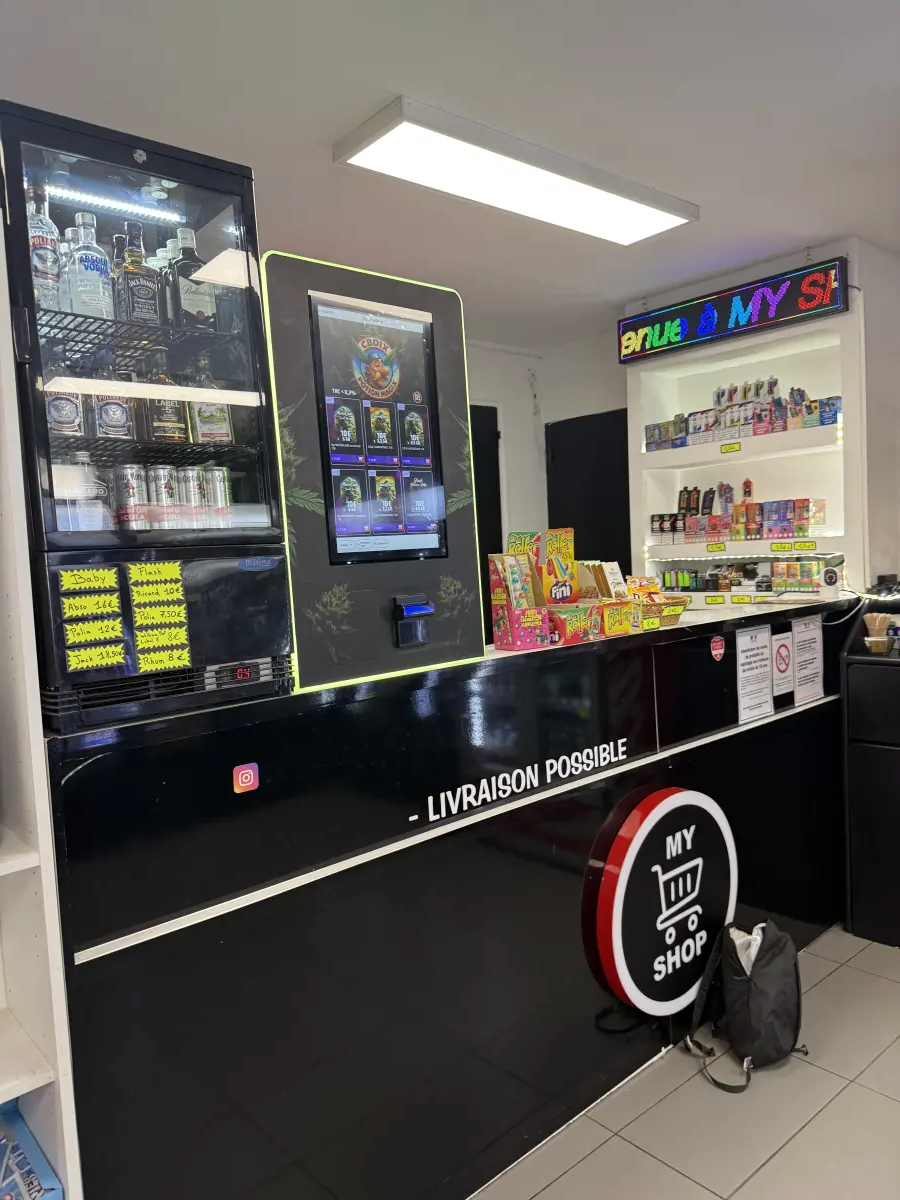 Distributeur automatique Street-Box installé en commerce vue 2